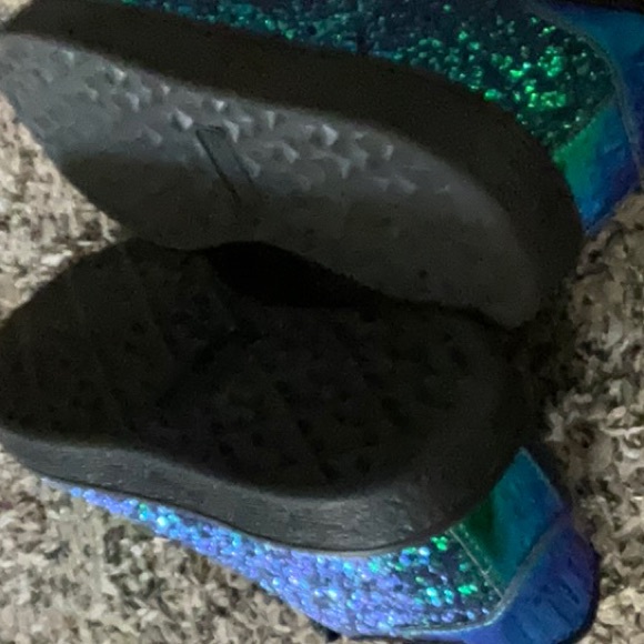 Lucky Step Green Hologram Glitter Sneakers - Picture 5 of 5